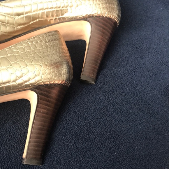 Cole Haan open toed gold pumps / high heels - Picture 6 of 7